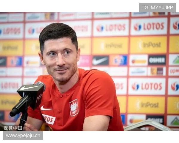 莱万拜仁转会争议:职业球员忠诚与利益的抉择分析 莱万拜仁转会争议:职业球员忠诚与利益的抉择分析