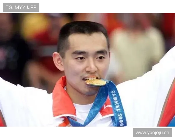 孔令辉这生活就像在打乒乓球，赛场上一秒大师，家里却被娃追着跑成表情包了