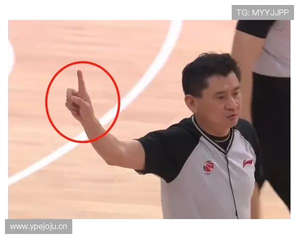 如何准确判定抢篮板犯规？关键步骤与常见争议解析